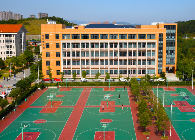 12中午北校区的学前楼.jpg